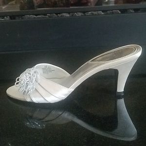 Mootsies Tootsies Kitten Heels with Box